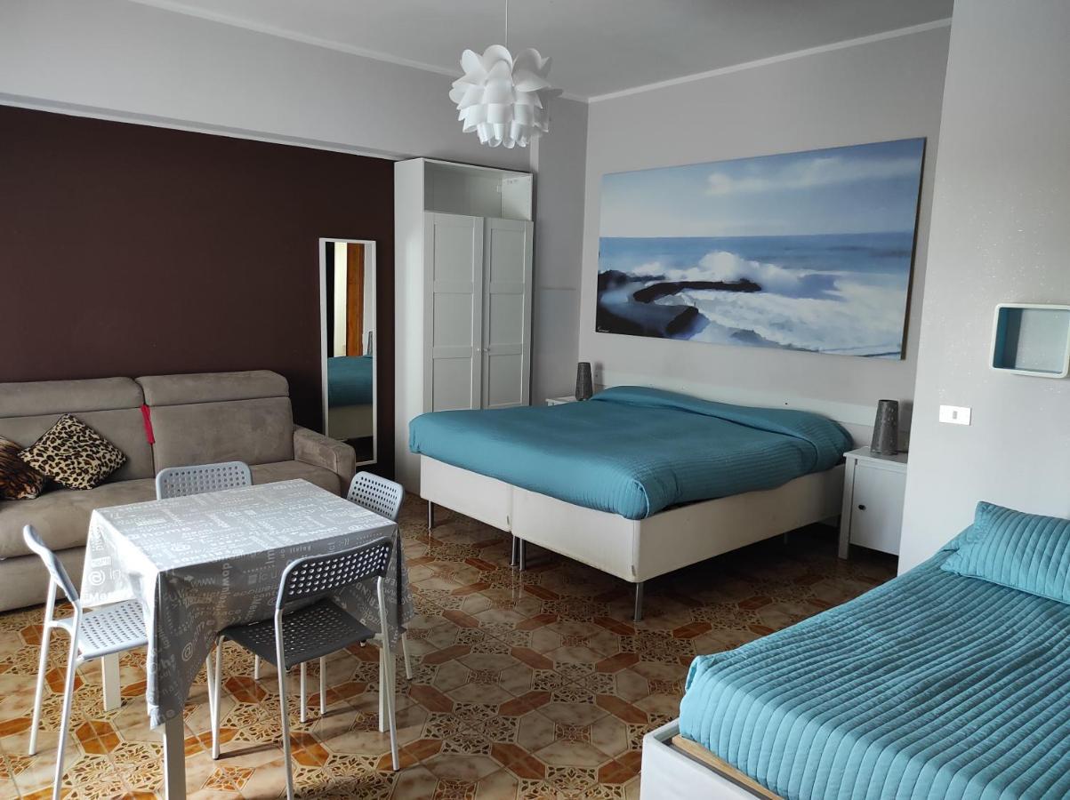 B&B Residenza Leonardo Falconara Marittima Bagian luar foto