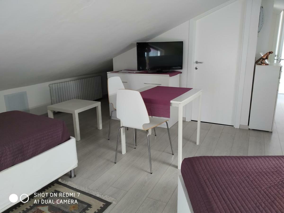B&B Residenza Leonardo Falconara Marittima Bagian luar foto